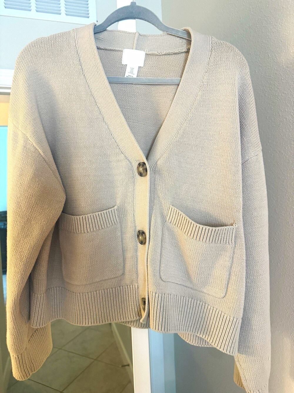 H&M Women's Beige Knit Cardigan Sweater V-Neck Button Front Pockets M